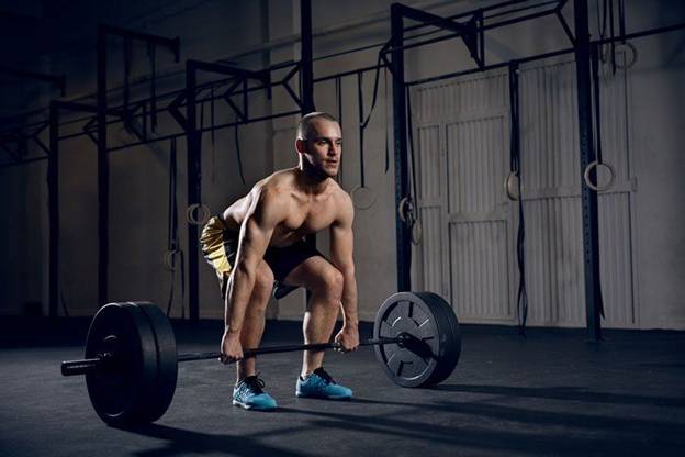 How to Safely Lift Weights Without Injuring Your Arms